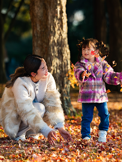 「茜色のみさと公園」内田 一彰 氏